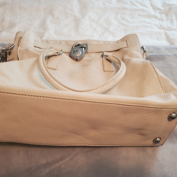 Michael Kors Cream purse - Picture 4 of 5